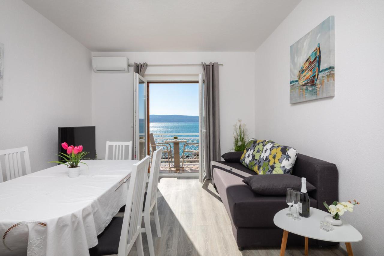 Apartments 20 Meters From The Beach Jesenice  Exterior photo