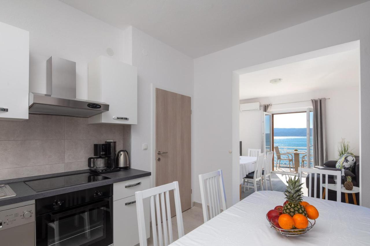 Apartments 20 Meters From The Beach Jesenice  Exterior photo