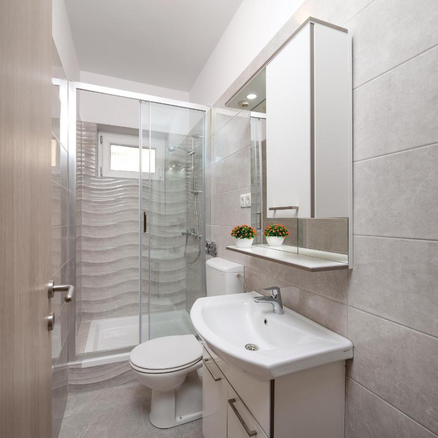 Apartments 20 Meters From The Beach Jesenice  Exterior photo