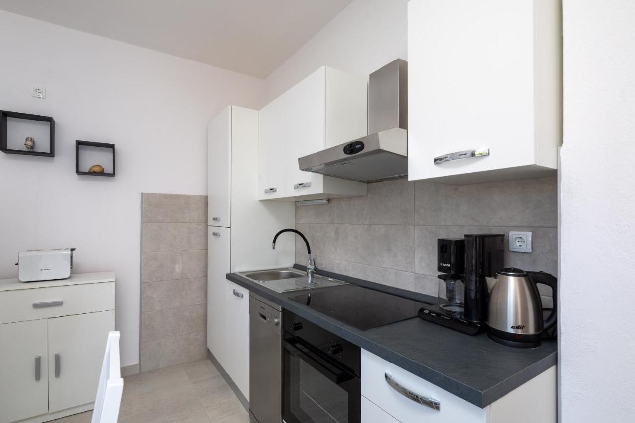 Apartments 20 Meters From The Beach Jesenice  Exterior photo
