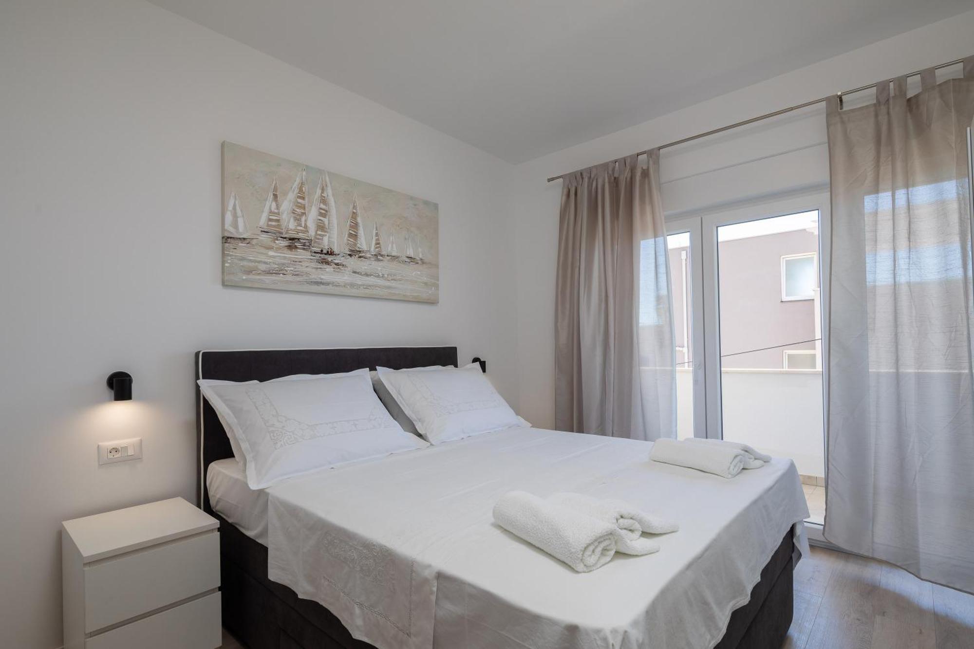 Apartments 20 Meters From The Beach Jesenice  Room photo