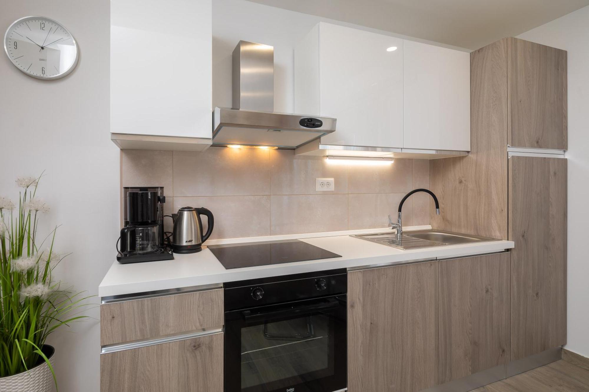 Apartments 20 Meters From The Beach Jesenice  Room photo